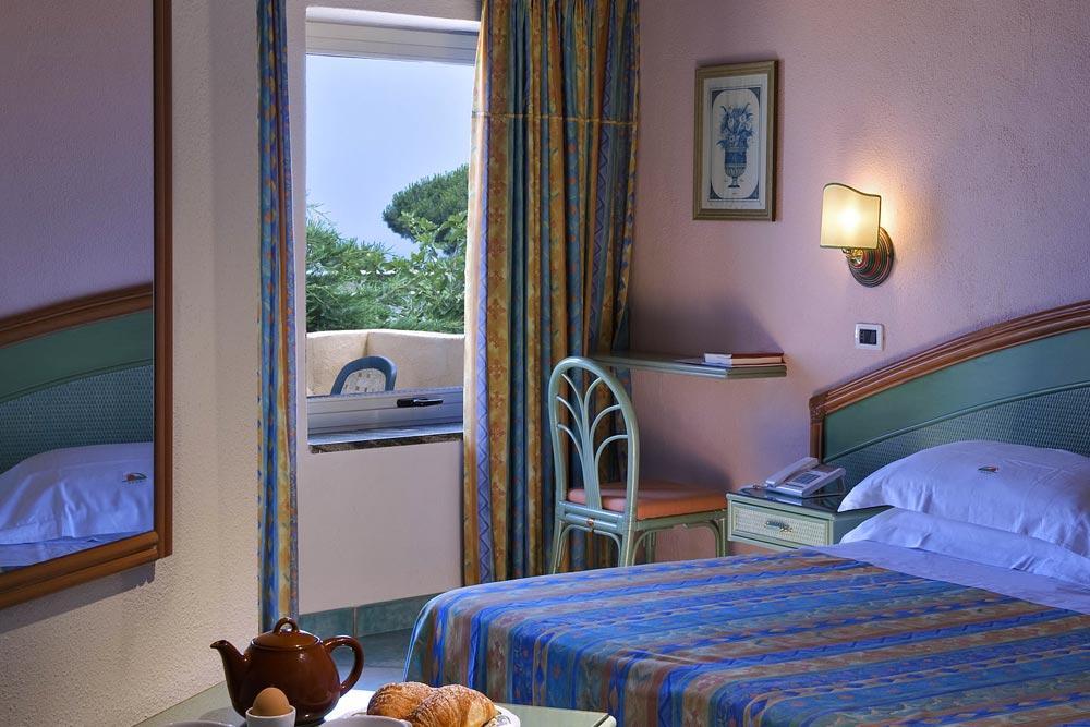 Lastminute Ottobre Ischia Vacanza Carlo Magno Piscine Benessere Vista Mare Offerta 4 Stelle